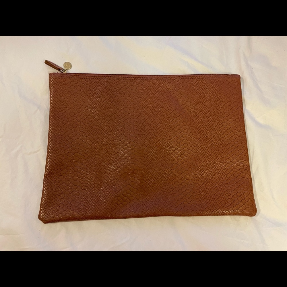 Chic clutch used only a couple times.